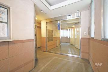 エントランスはオートロック付きです。