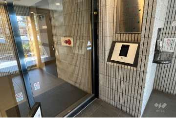 エントランスはオートロック付きです。