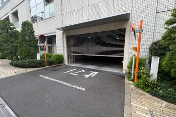 駐車場の出入り口（リングシャッター付き）