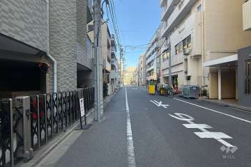 敷地の南東側前面道路（南西側から）