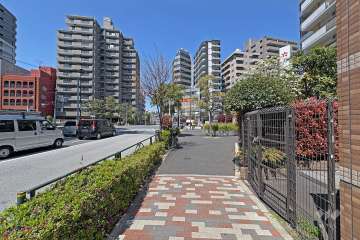 南西側前面道路は都道436号線です（南東側から）。