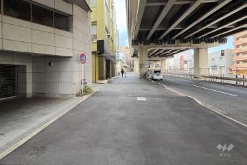 敷地東側の前面道路