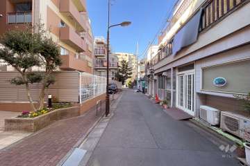 敷地北側の前面道路（東側から）
