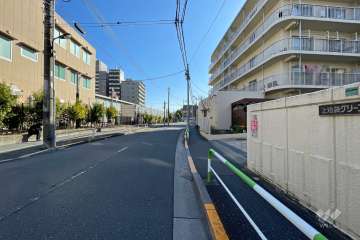 敷地北東側の前面道路