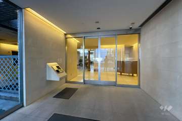 エントランスはオートロック付きです。