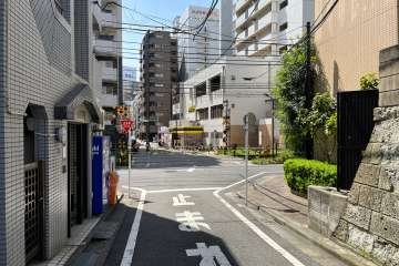 敷地南東側の前面道路
