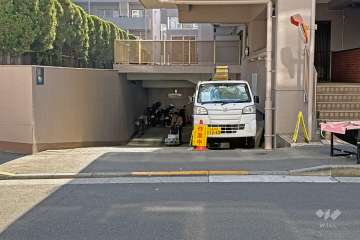 駐車場の出入り口