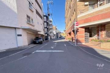 敷地北側の前面道路（東側から）
