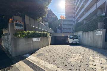 駐車場の出入り口