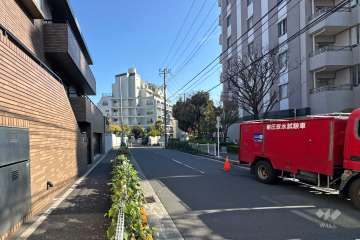 敷地北側の前面道路
