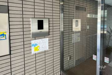 サブエントランスはオートロック付きです。