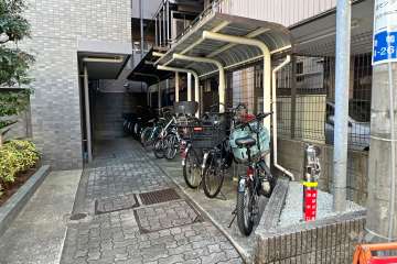 駐輪場（屋根付き）