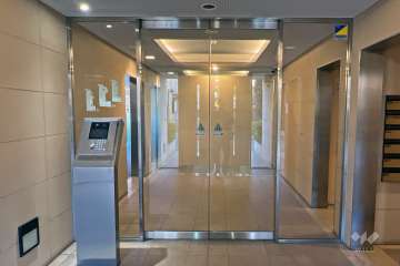 エントランスはオートロック付きです。