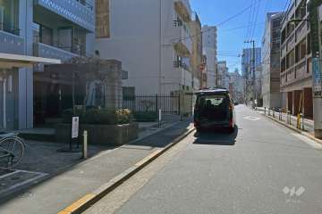 敷地の西側前面道路（北側から）