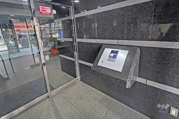 エントランスはオートロック付きです。