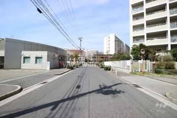 敷地北東側の前面道路