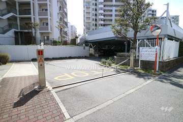 駐車場出入り口
