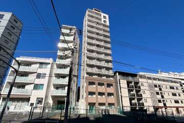 ドルチェ東新宿の外観（南側から）