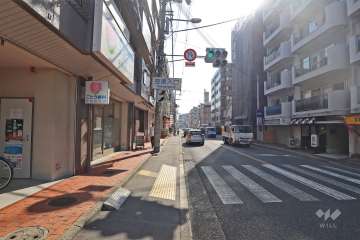 敷地東側は国道176号線に面しています。