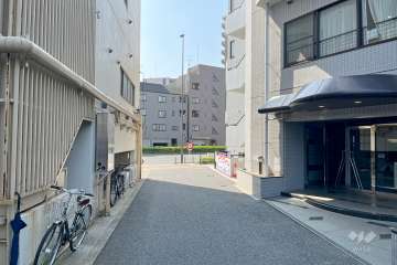 敷地南東側の前面道路