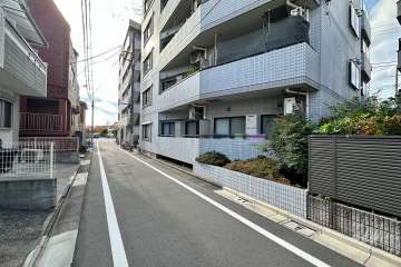 敷地南東側の前面道路
