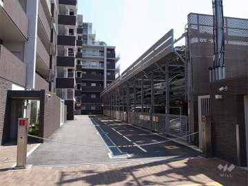 敷地内駐車場（ロボットゲート付き）