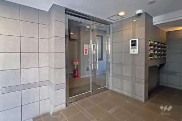 エントランスはオートロック付きです。