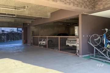 敷地内駐車場（屋内機械式）