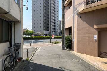 敷地南側の前面道路