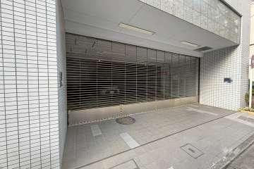駐車場の出入り口（リングシャッター付き）