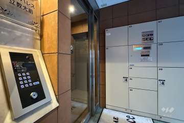 エントランスはオートロック付きです。