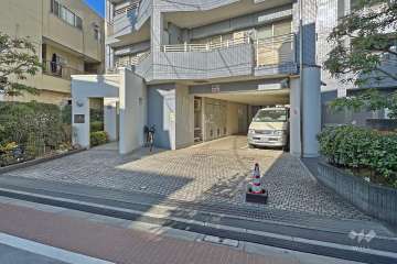 駐車場の出入り口
