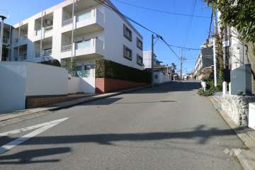 敷地北側の前面道路
