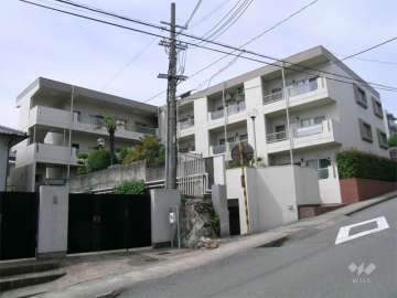 逆瀬川向陽ハイツの外観（北東側から）