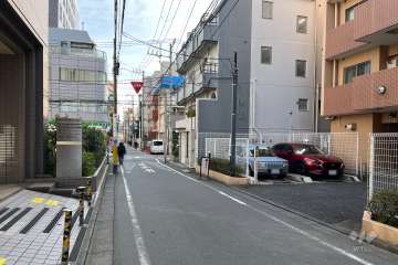 敷地北側の前面道路