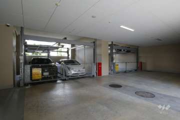 敷地内駐車場（屋内機械式）