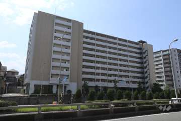 インプレスト千里中央の外観（南東側から）