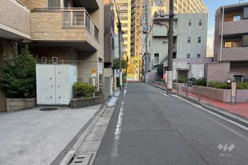 敷地南側の前面道路