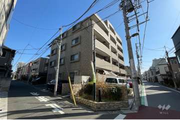 コニファーコートロワジールの外観（西側から）