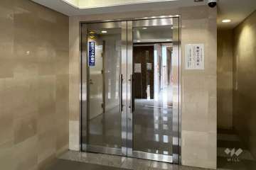 エントランスはオートロック付きです。