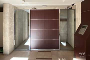 エントランスはオートロック付きです。