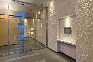 エントランスはオートロック付きです。