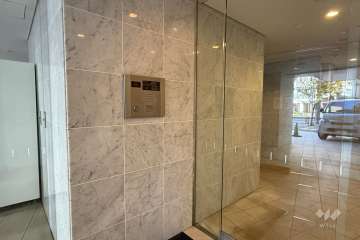 エントランスはオートロック付きです。