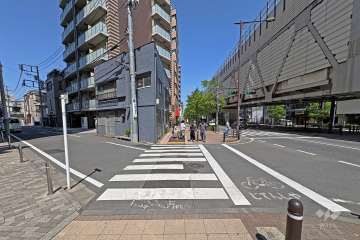 南東側前面道路（南西側から）