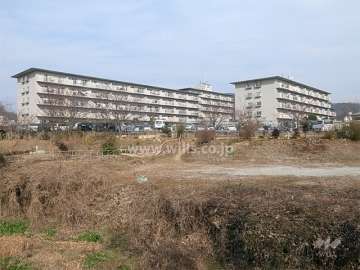 日商岩井多田マンションの全景（南西側から）