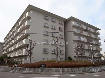 日商岩井多田マンション北棟の外観（東側から）