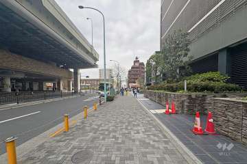 北東側前面道路（北西側から）