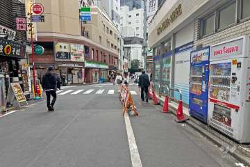 敷地の東側前面道路（北側から）