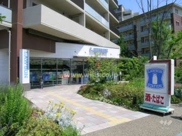 1階には店舗が入っています。