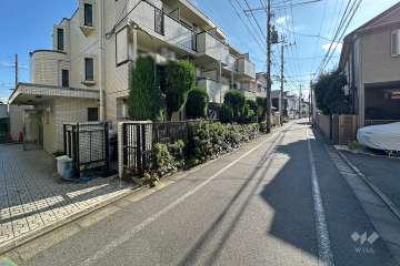 敷地の西側前面道路（北側から）